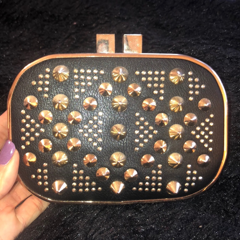 Studded clutch